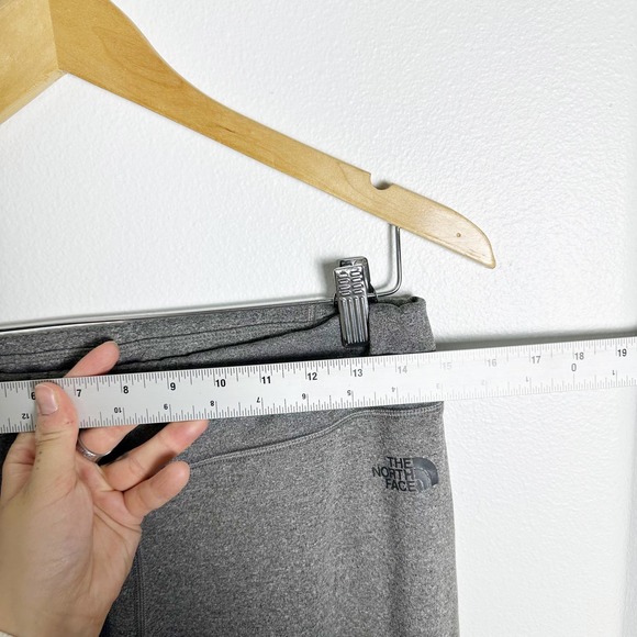 The North Face Women's Cropped Joggers Fleece Capri Sweatpants sz S - Picture 6 of 8